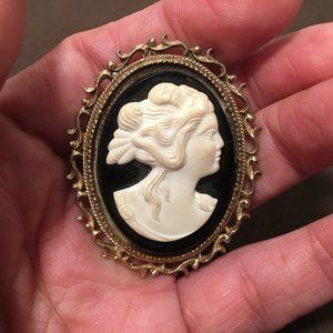 Cameo Brooch Vintage Retro Black White Signed Designer JJ Women's Jewelry Pin